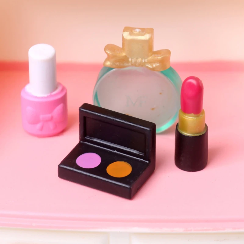 إكسسوارات بيت الدمية المصغر ، مستحضرات التجميل المصغرة ، أحمر الشفاه ، طلاء الأظافر ، ظلال العيون ، ديكورات مشهد المكياج ، عطر ، طقم واحد