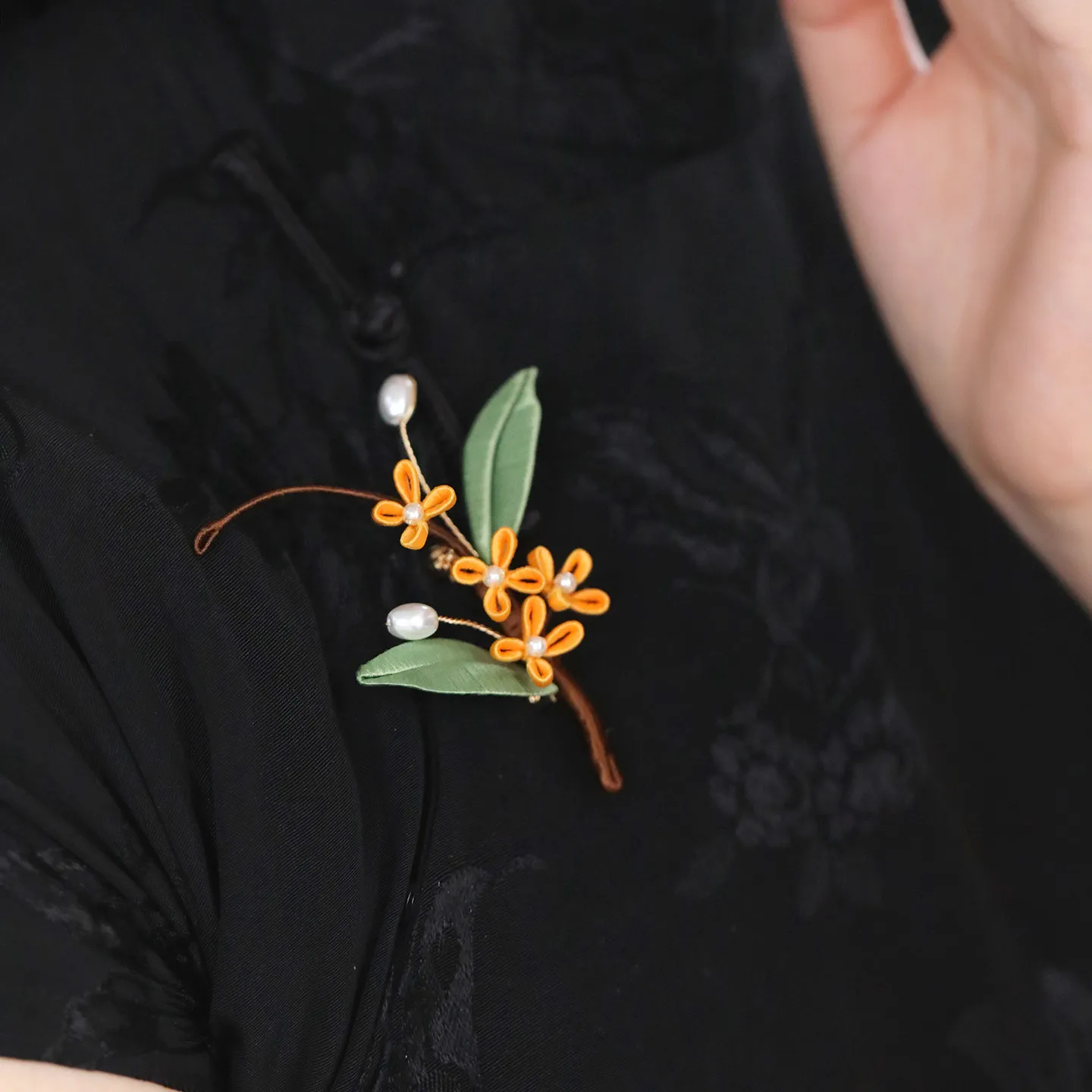 Handmade Classic Chinese Chan Hua Sweet Osmanthus Brooch New Chinese Style Hanfu Cheongsam Lapel Pin With Faux Pearl For Women