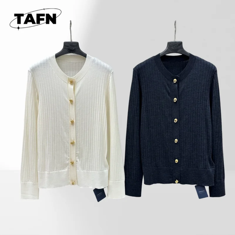 

25 Retro-Inspired Cashmere Cardigan – Premium Quality and Timeless Design Warm and Comfortable for Everyday Wear AG3106