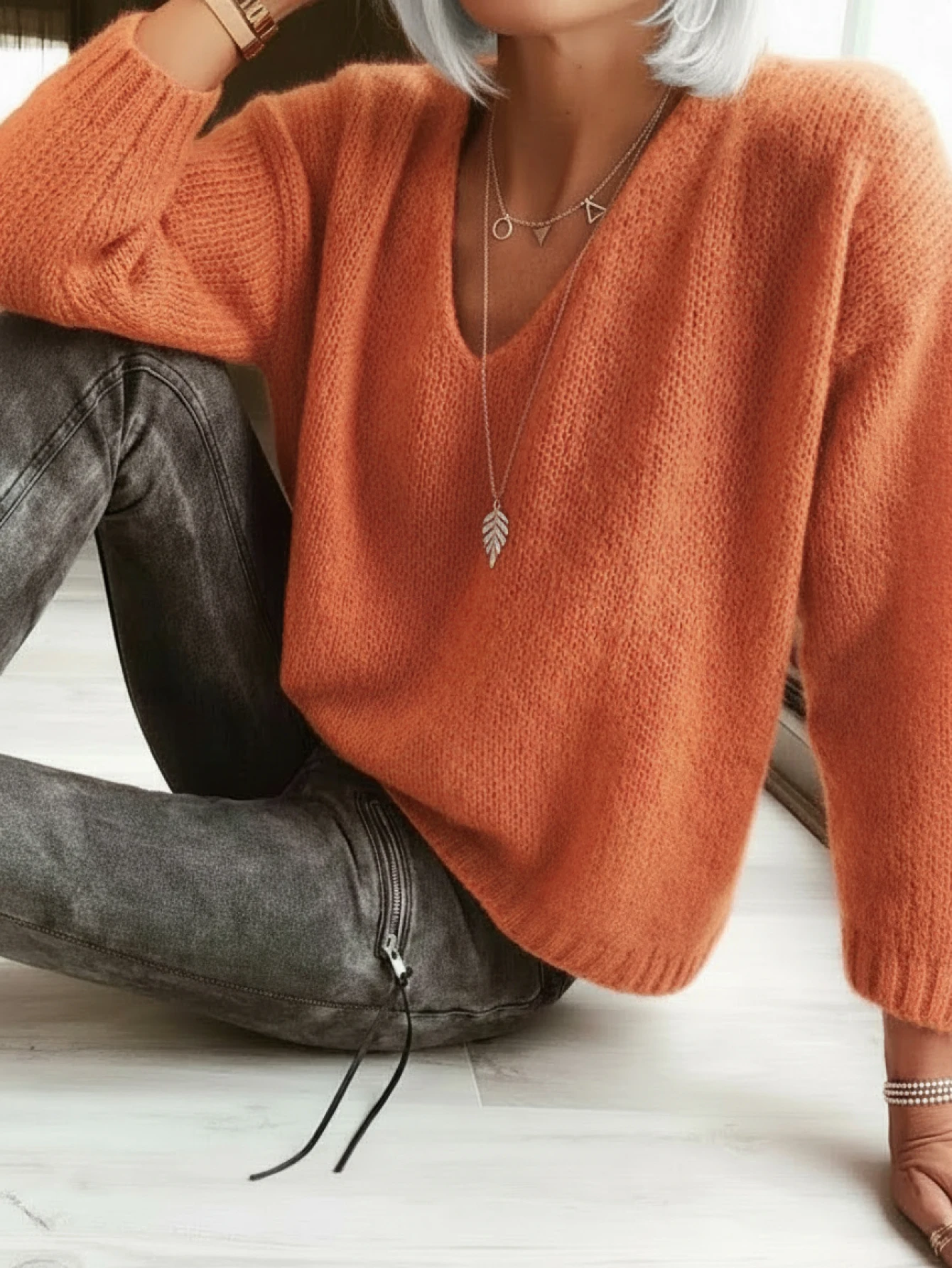 

Orange V-Neck Loose Knit Sweater for Women, Casual Autumn Winter Pullover with Ribbed Cuffs