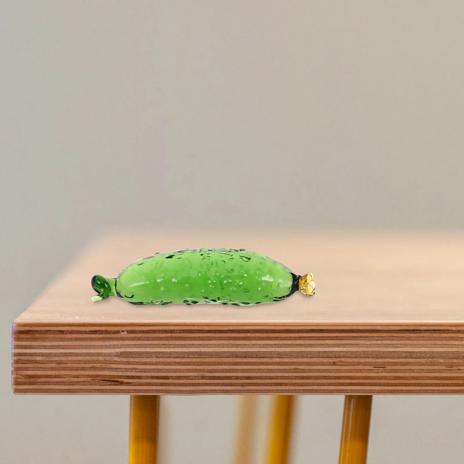 Blown Glass Cucumber Ornament – Realistic Mini Vegetable Sculpture for Home, Kitchen & Office Decor