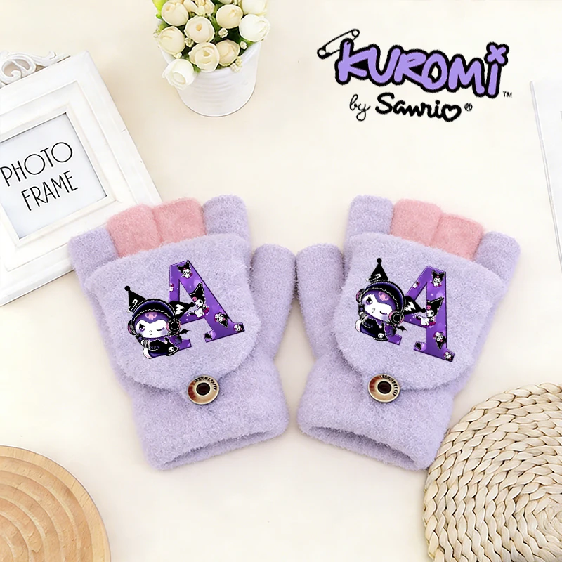 

Милые перчатки Sanrio Kuromi для маленьких девочек, удобные перчатки с откидными пальцами, перчатки с принтом букв A-Z, детские зимние теплые варежки, подарок