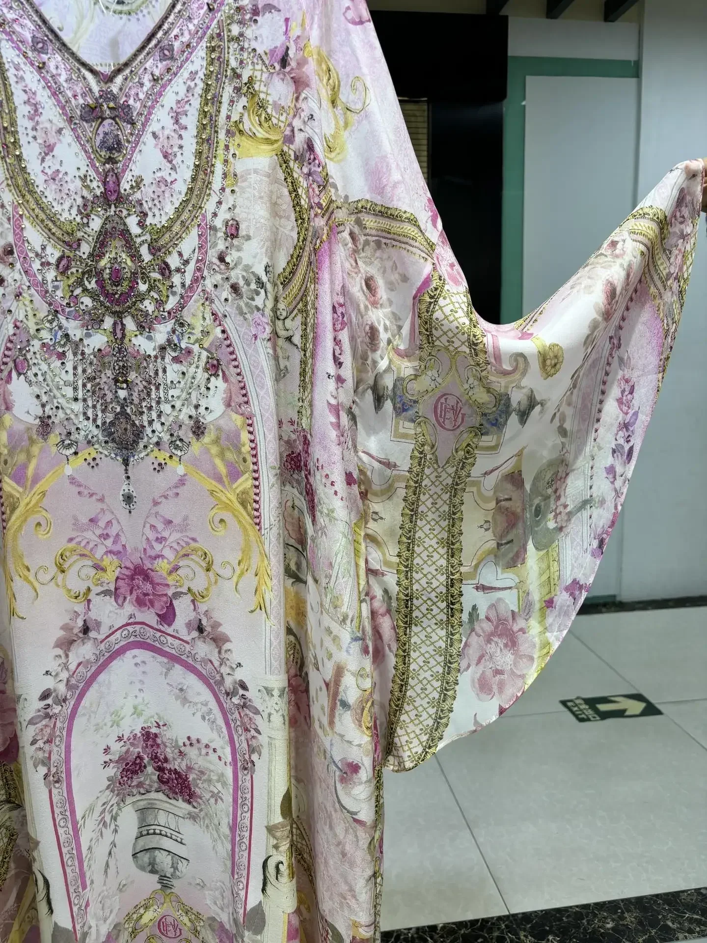 Robe longue rose en perles de cristal pour femmes, imprimé floral, col en v, manches chauve-souris, ample, 100% soie