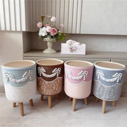 Retro Lace Trash Bin Resin Embossed Flower Bucket Bathroom Trash Can Livingroom Dustbin Round High Foot Flip Cover Wastebasket