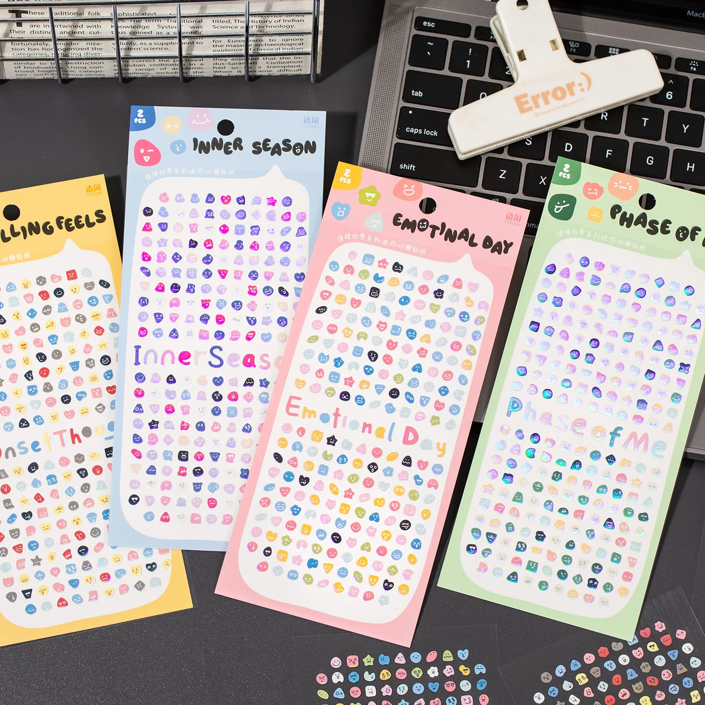

8 листов/4 упаковки милых мини-наклеек с эмодзи для скрапбукинга, украшения фоторамок и наклеек для дизайна ногтей.