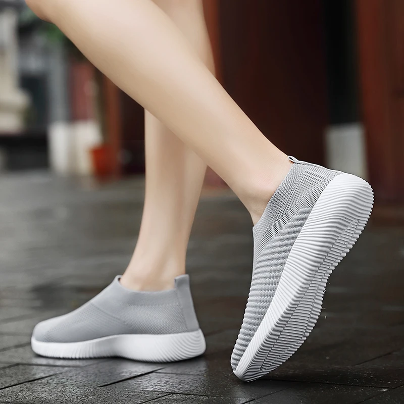 Women Flat Slip on White Shoes Woman Lightweight Sneakers Women Casual Summer Autumn Walking Mesh Running Sports Shoes 2024