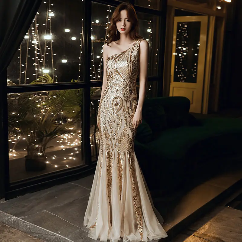 One-shoulder evening dress female 2023 new high-end fashion banquet temperament sexy fishtail long style hostess