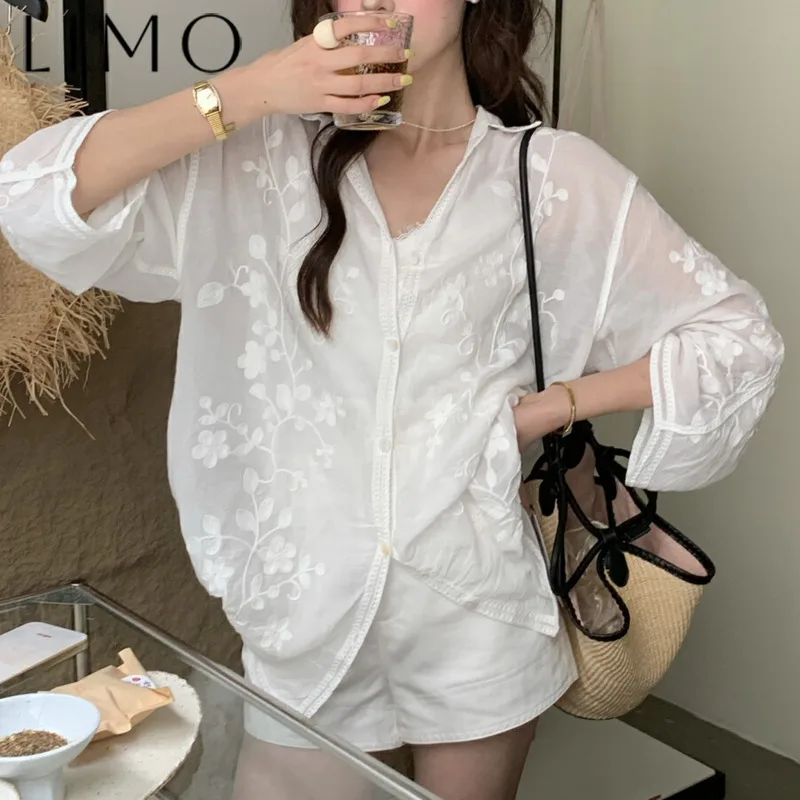 

LIMO Women's Loose White Sun Protection Shirt Elegant Embroidery Blouse Casual Chic Oversized Comfortable Lazy Style Fashion