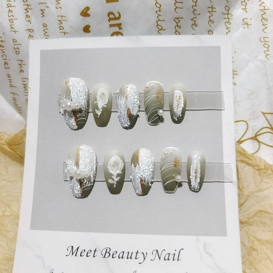 Three-dimensional plaster rose spring and summer style almond nails/hand-pressed nails/cute French tip manicure