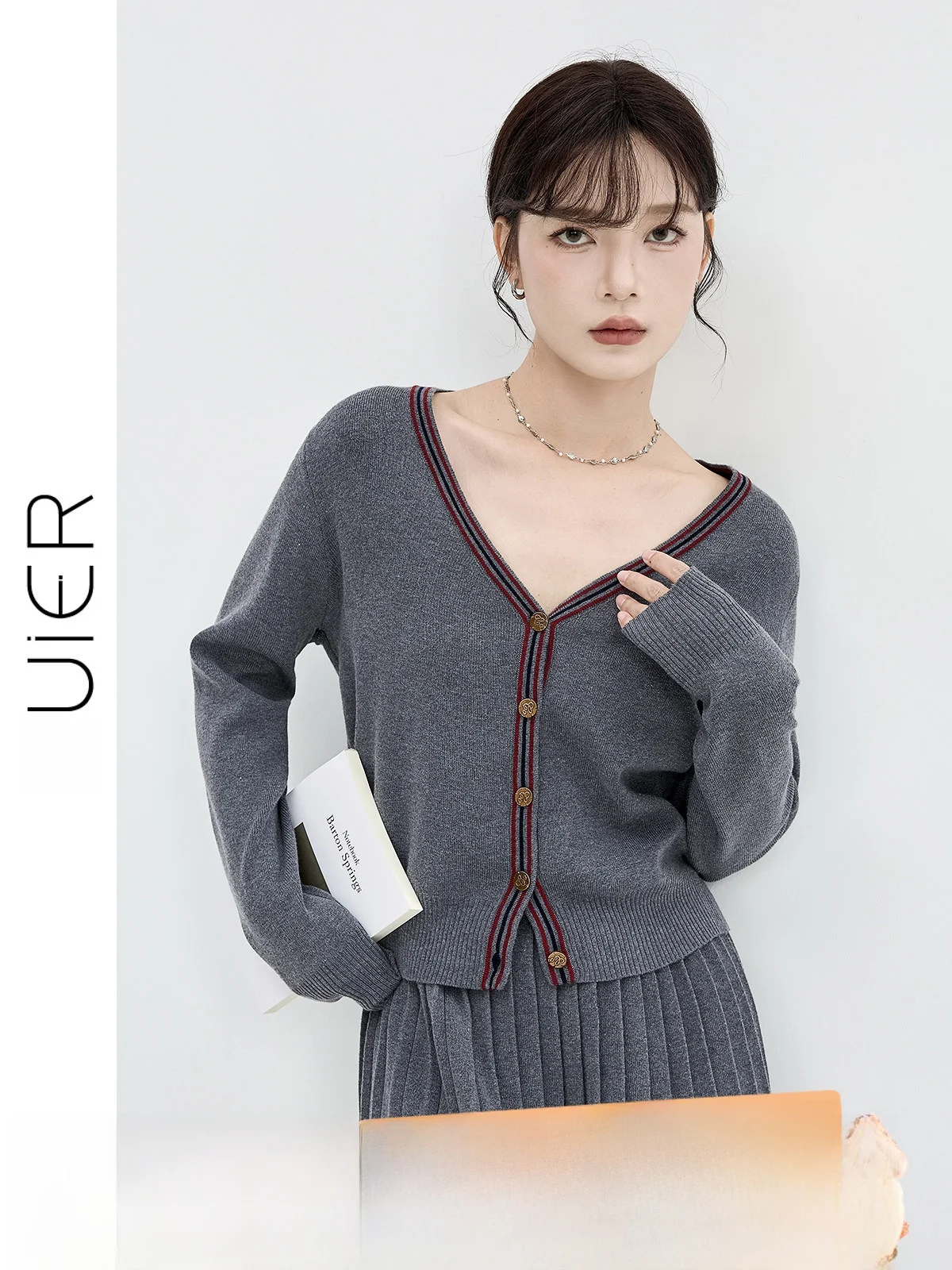 

Guierv Knitted Open Cardigan Women's Loose V-Ne Color Blo Slimming High-End Feelings Long Sve Top for Autumn 2026