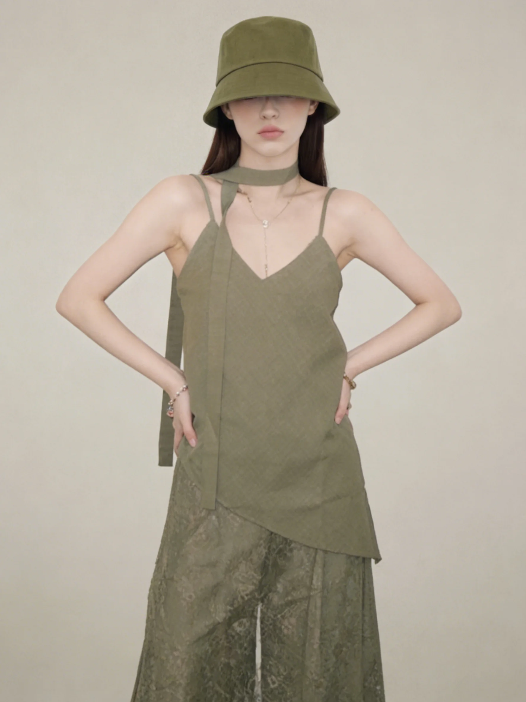 

Green Asymmetric Strap Wide Leg Pants Set Spring New Women's Fashion High Waist Casual Style V-Neck Sleeveless Two-Piece Suit