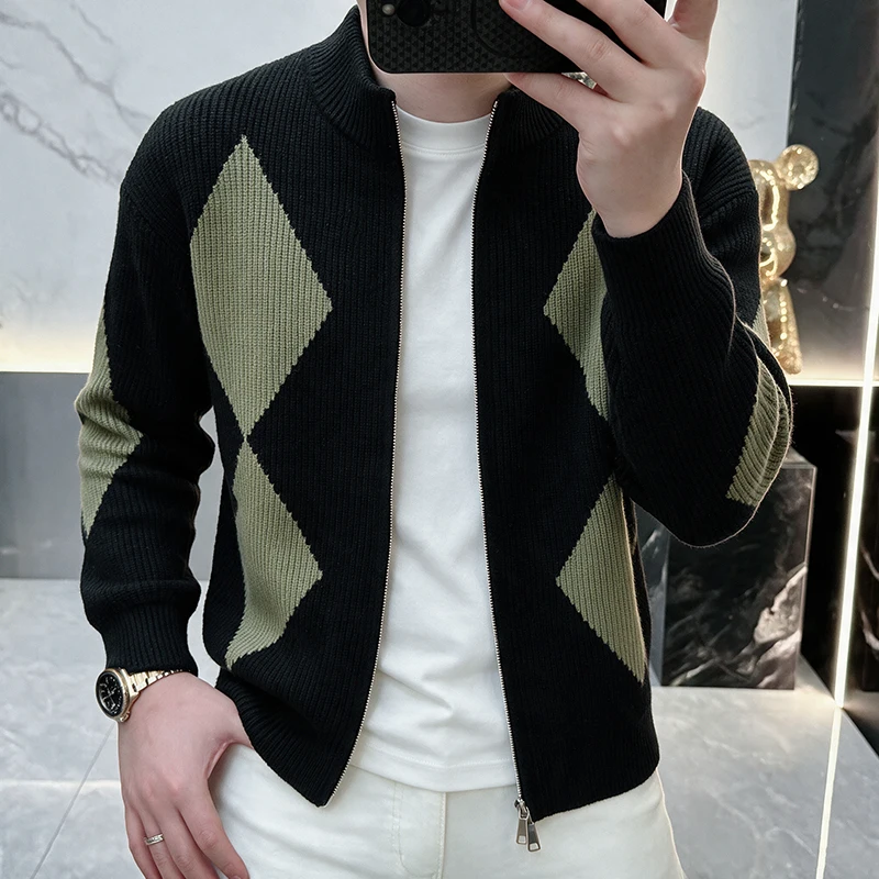 2026 New Fall Winter High End Luxury Knit Cardigan Man Thick Warm Mens Sweatercoat Korean Fashion Argyle Male Zipper Jacket Coat view 4