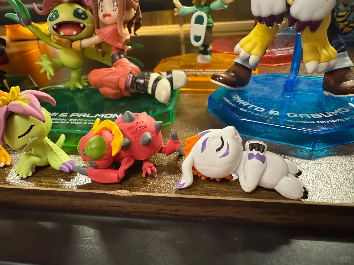 Genuine Bandai Gashapon Digimon Adventure Oyasumi-Tai Sleeping Pose Mini Figure Set Agumon Gabumon Patamon & Gatomon view 3