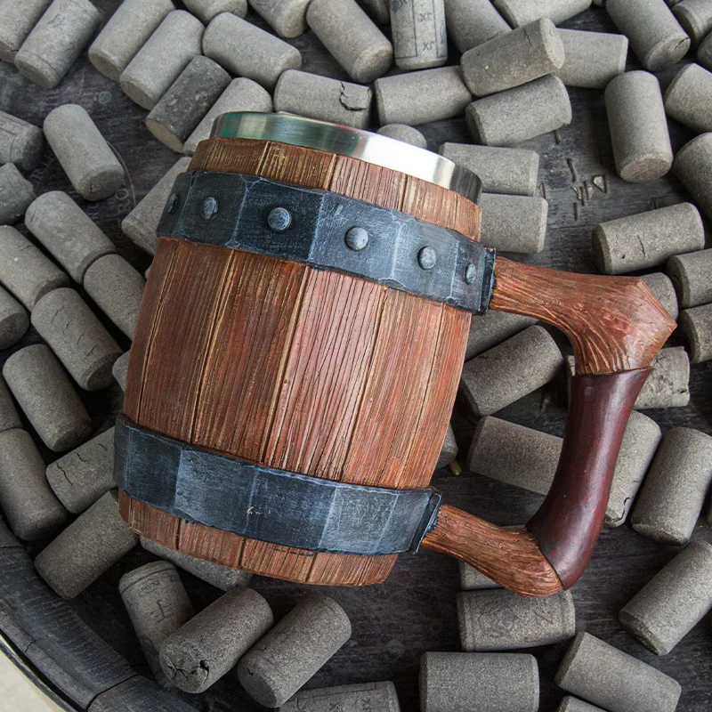 Taza de cerveza de barril de madera vikingo Tankard 304 revestimiento de acero inoxidable estilo nórdico Medieval remache de madera cuero cerveza de madera Stein 600ml