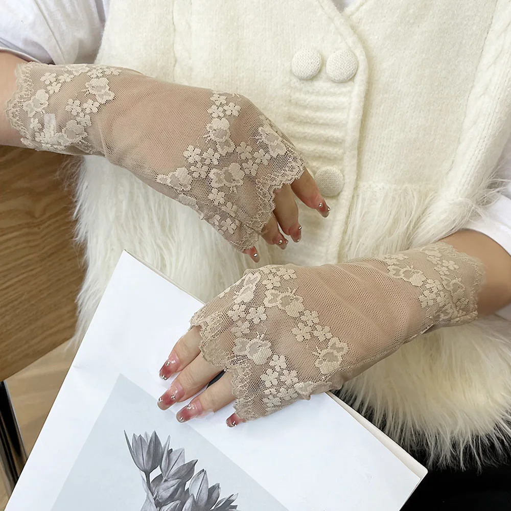 Women Sexy Lace Gloves Sunscreen Short Gloves Fingerless Lace Driving Gloves Spring Summer Fashion Mittens Dressy Accessories