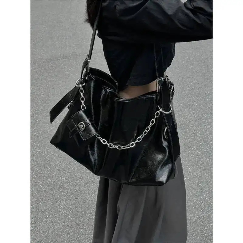 

Bloom Black Vintage Underarm Women Haruku Chain Decorative Shoulder With Headphone Large Capacity Tote Bag Y2k