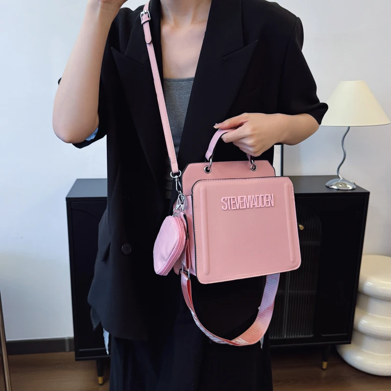 

Легкая роскошная большая сумка, просторная структурированная форма, выдолбленный акцент с лазерной резкой, эксклюзивный силуэт для стильных отходов, легкий