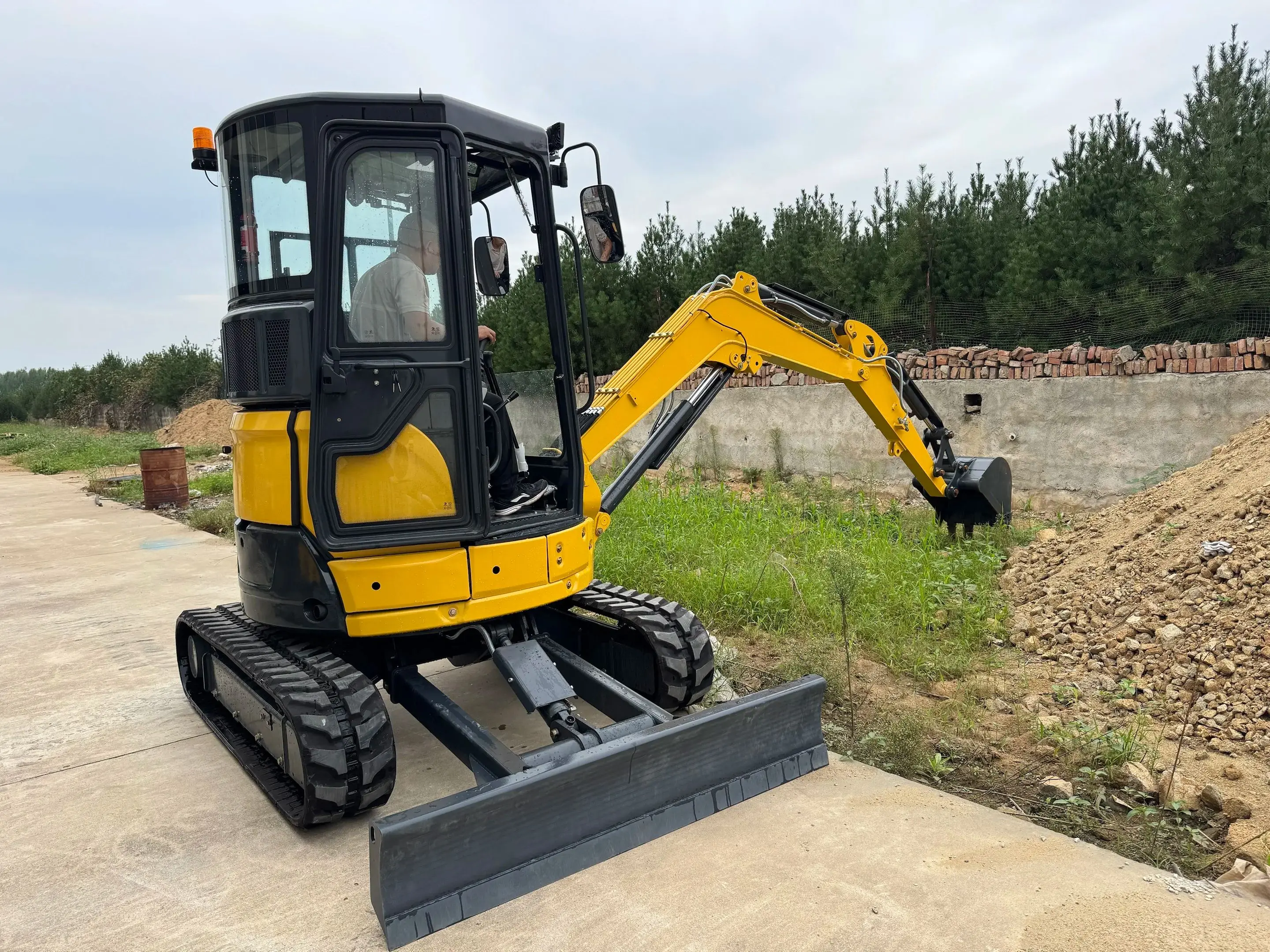 Mini koparka 3,5 tony z silnikiem Kubota zgodnym z EPA, nowa, gąsienicowa, mała koparka w niskiej cenie.