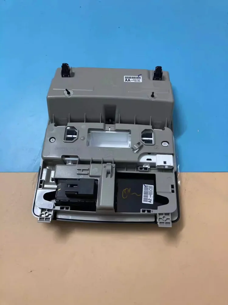 For Nissan Altima 2019-2024 X-TRAIL Mitsubishi Outlander Front Interior Ceiling Reading Lamp Assembly Glasses Case Dome Light