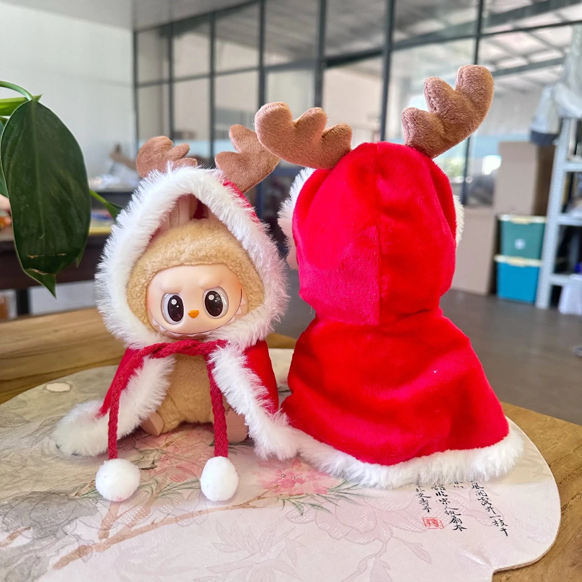 

Только одежда] 17 см кулон Raubu Рождественская одежда Raubu вечерние для сидения Санта-Клаус красный плащ кукла рога плащ