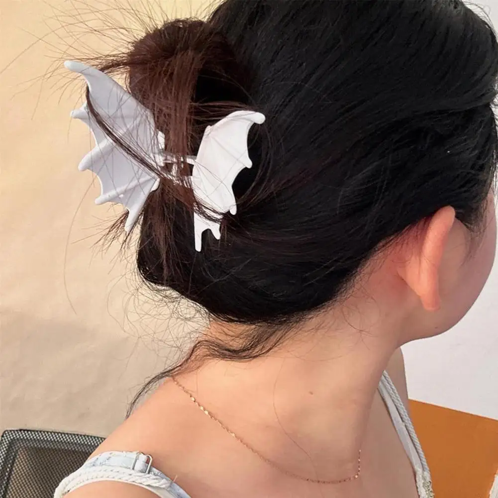 Women Hair Clip Halloween Bat Shape Shark Hair Claw Anti-slip Teeth Metal Grabbing Clips Hair Accessory Halloween Metal Hairpin view 3
