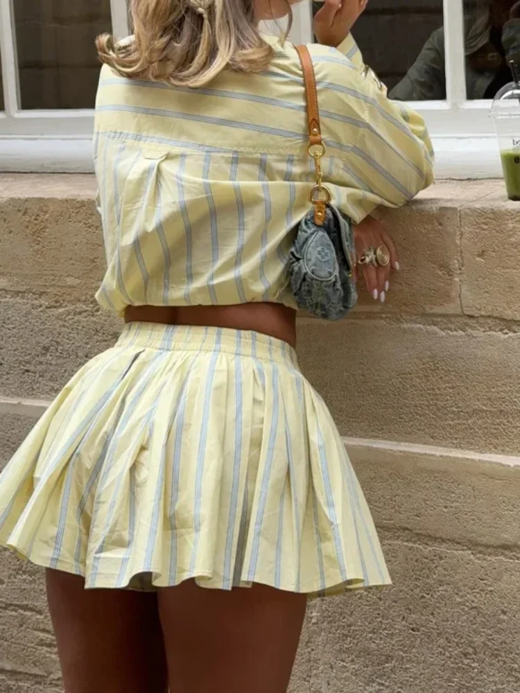 

Yellow Streak Loose Short Pants Set Women Casual Lapel Single Breasted Pleated Shorts Suit Lady Daily Street Outfit 2026 New