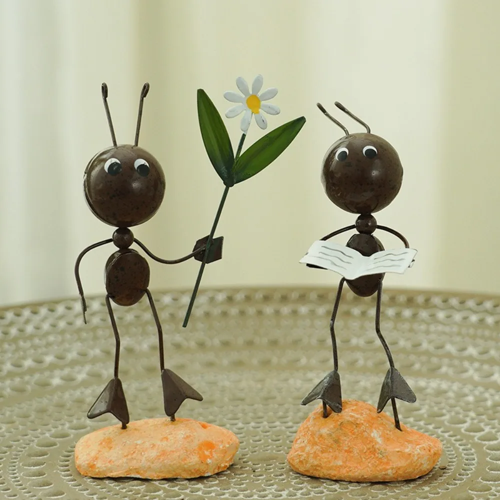 Mini Iron Metal Ant Ornament Reading Ant Vivid Image Ant Miniature Sculpture Garden Art Yard Decor Singing Ant Sculpture