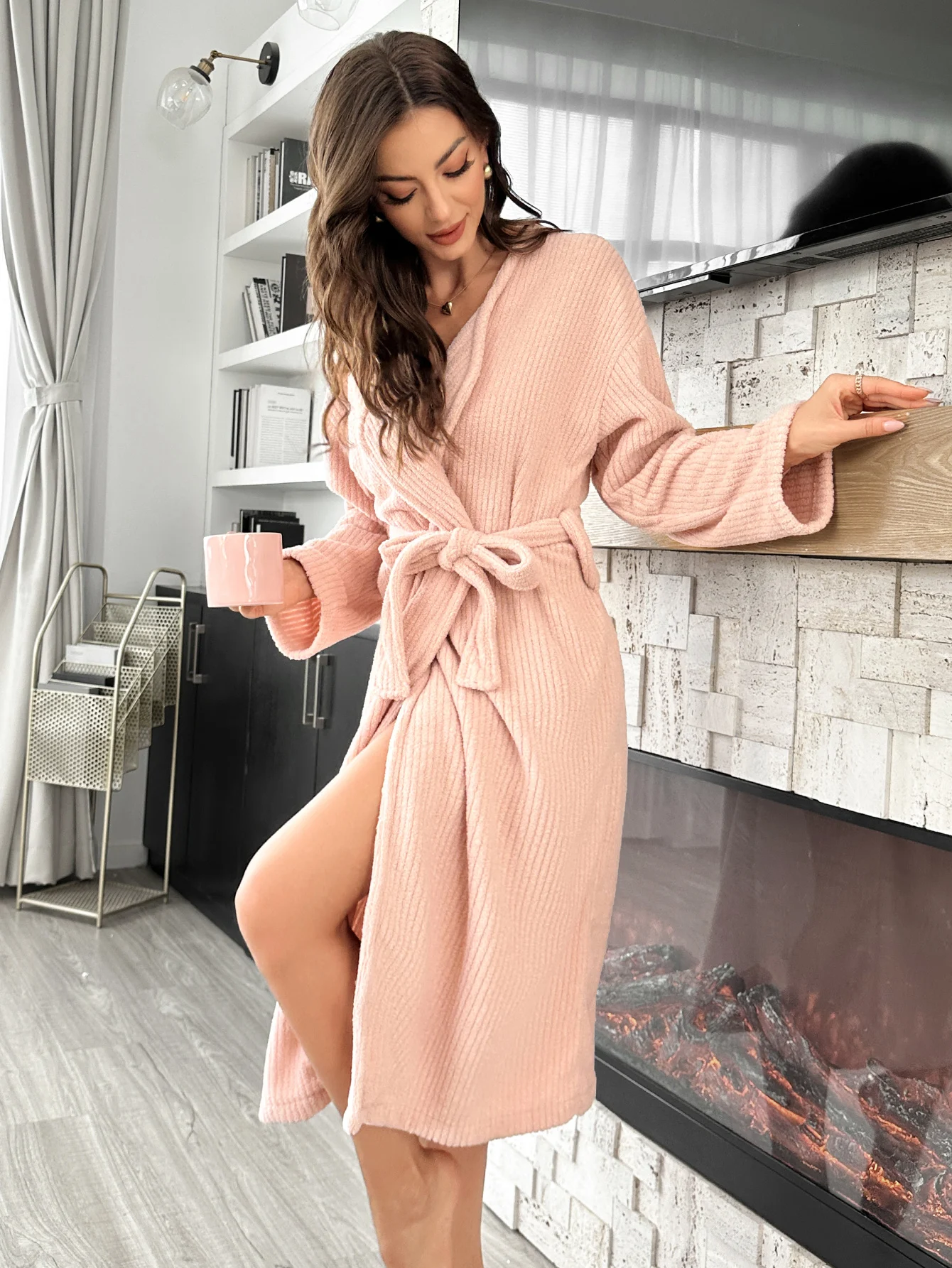 One-Piece Women's Autumn and Winter Pajamas with Label Tags, Simple Casual Home Wear, Warm Fleece Short-Sleeve Autumn and Winter Nightgown, Bathrobe