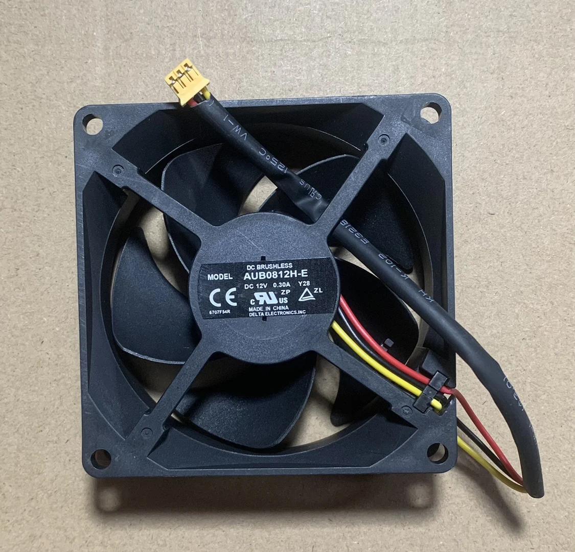 

Delta AUB0812H-E DC 12 В 0,30 А 80x80x25 мм 3-проводной охлаждающий вентилятор