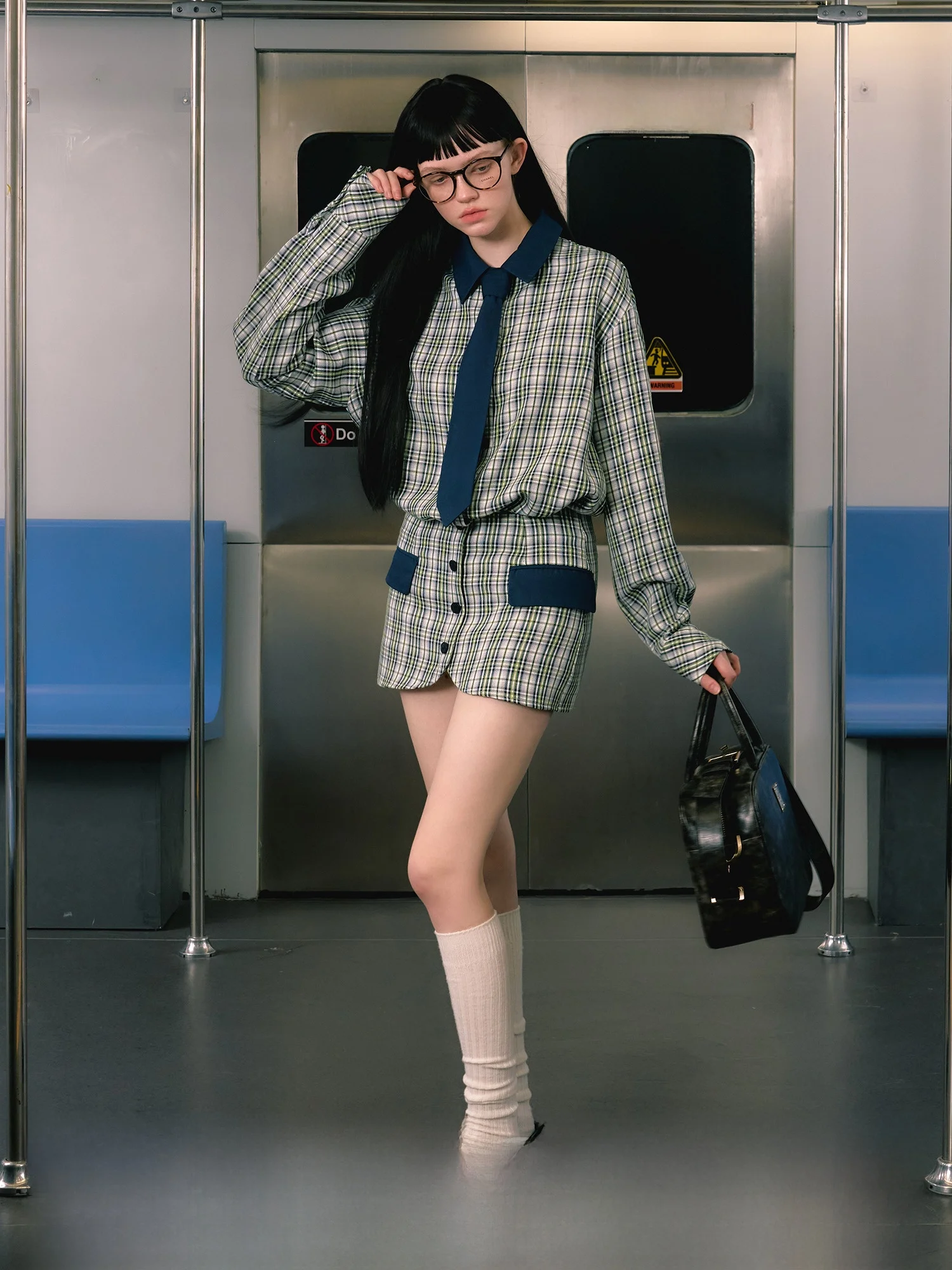 LaluneDuCiel プレミアム チェック柄 カラー ブローチ付き スカートセット ファッション性の高い若い女性の秋コレクション