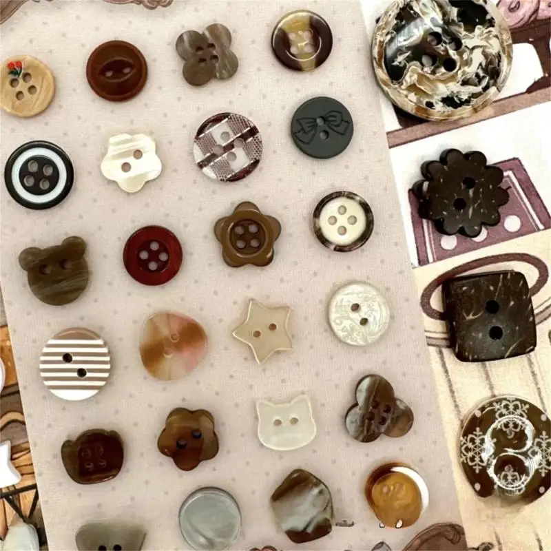 10 Stück Klassische Einfache Zufällig Gefärbte Knöpfe Vintage DIY Notizbuch Dekorationsmaterialien Ins Perlenbesetzte Kleidung Handgemachtes Zubehör – Detail 2