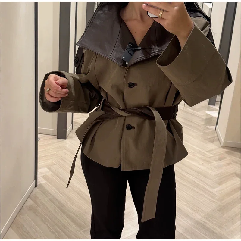 Kurze Damen-Windjacke aus Kunstleder mit Revers, Gürtel, Einreihiger Knopfverschluss, Verstellbarer Taille – Detail 7