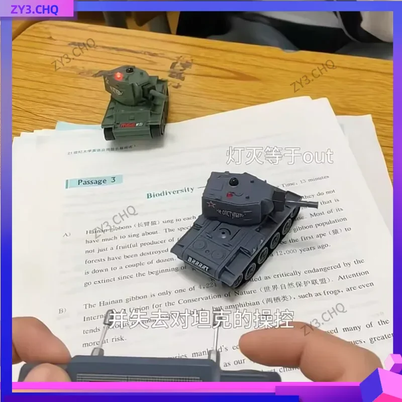 รถถังบังคับวิทยุขนาดเล็ก สร้างสรรค์ สมจริง ชาร์จไฟได้ รถออฟโรด บังคับด้วยอินฟราเรด ของขวัญสำหรับแฟนหนุ่ม