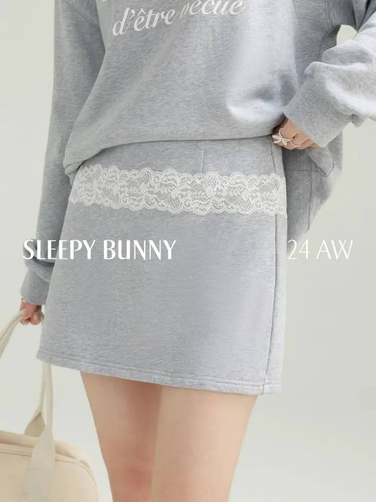 French Letter Print Oversized Pullover Sweatshirt with Lace Detail – Cozy, Warm, Stylish Design for a Chic Streetwear Look