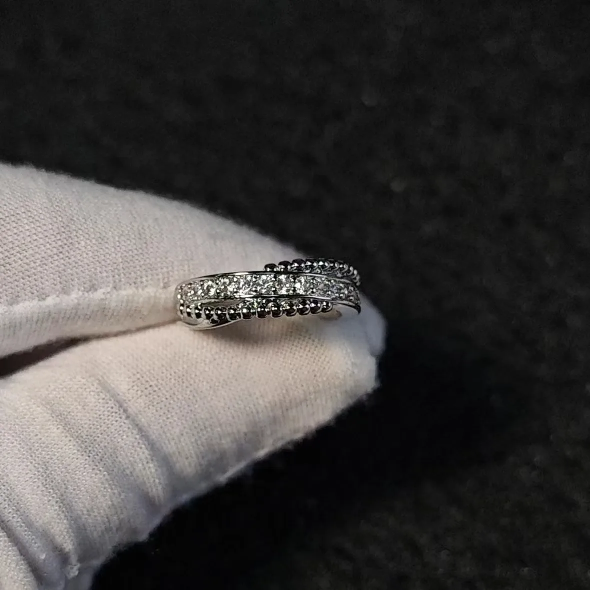 

Кольцо с круглым бриллиантом из бисера, женственный темперамент, изысканное и высококачественное, не выцветающее кольцо