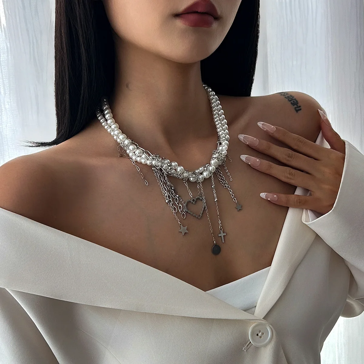 

2025 Autumn Winter New Heart Choker Necklace for Women Elegant Beads Choker Neck Chain Heart Tassel Necklace Fashion Gift