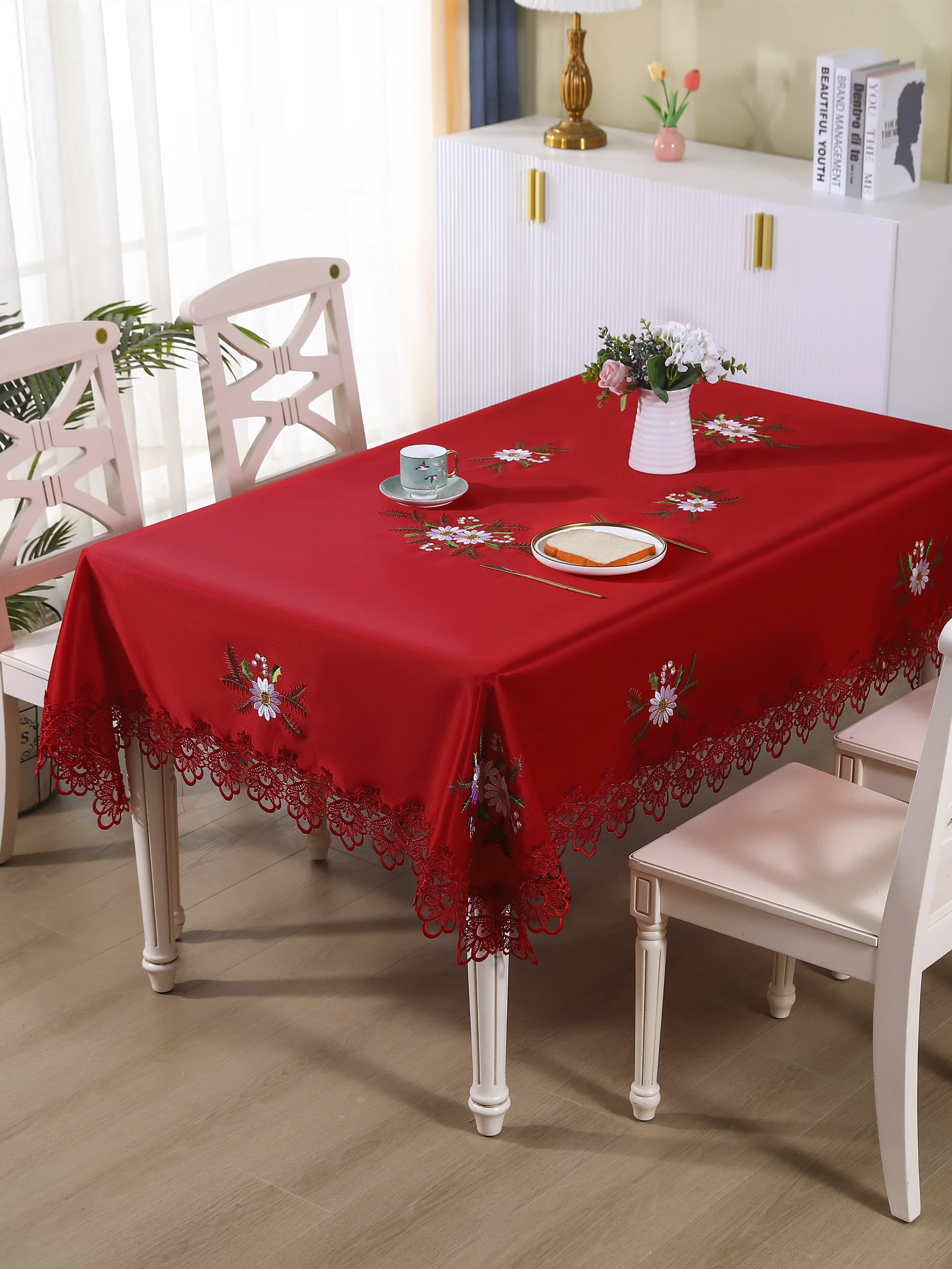 A Piece of Embroidered Floral Christmas Tablecloth, Festive and Romantic Polyester Fiber Embroidered Rectangular Lace-Edged Dust-Proof and Heat-Resistant Tablecloth, Suitable for Dining Tables, Coffee Tables, Tea Tables, Daily Home Decoration, and Wedding Parties, Christmas