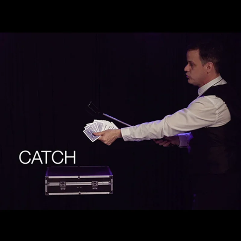 Selfie Catch (gimmicks en instructies) door Gustavo Raley Goocheltrucs Vind de ondertekende kaart Voorspelling Podiumillusies Mentalisme