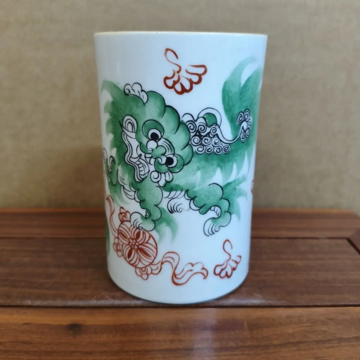Antique Old Collection Taishi Shaobao Lion Brush Pot Pure Hand Painted Study Display Ornament Handmade Decorative Container