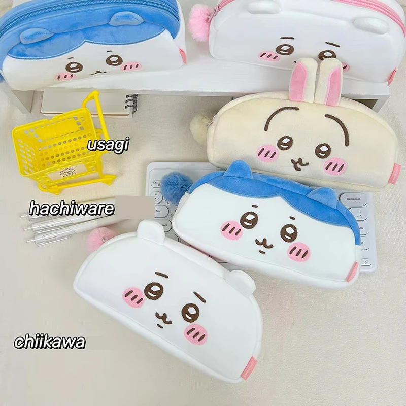 MINISO Chiikawa ตุ๊กตาดินสอ Hachiware Usagi ผู้หญิงแต่งหน้ากระเป๋าการ์ตูนขนาดใหญ่ความจุกระเป๋าเครื่องเขียนของขวัญเด็ก