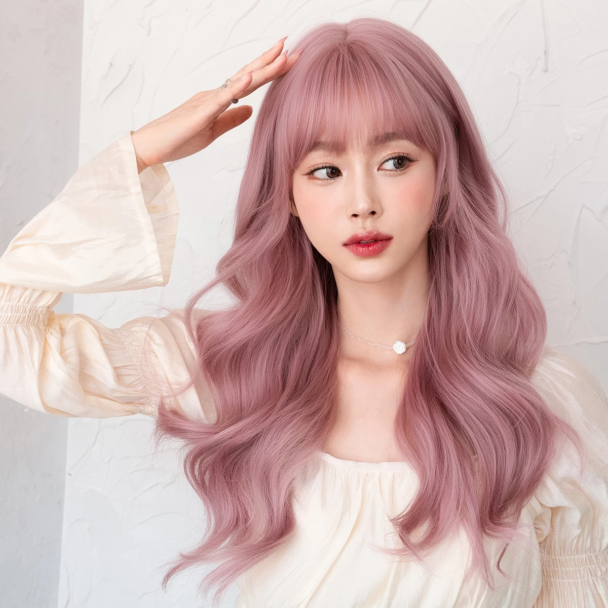 7JHH WIGS Długie faliste różowe peruki dla kobiet Codzienny kostium imprezowy Syntetyczna peruka z grzywką Kostium Halloween Karnawał Lolita Peruka
