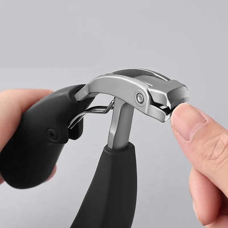 Large Opening Curved Nail Clippers with Double Sharpened Blades, Splash-Proof Nail Cutter with Nail Debris Storage Case view 3
