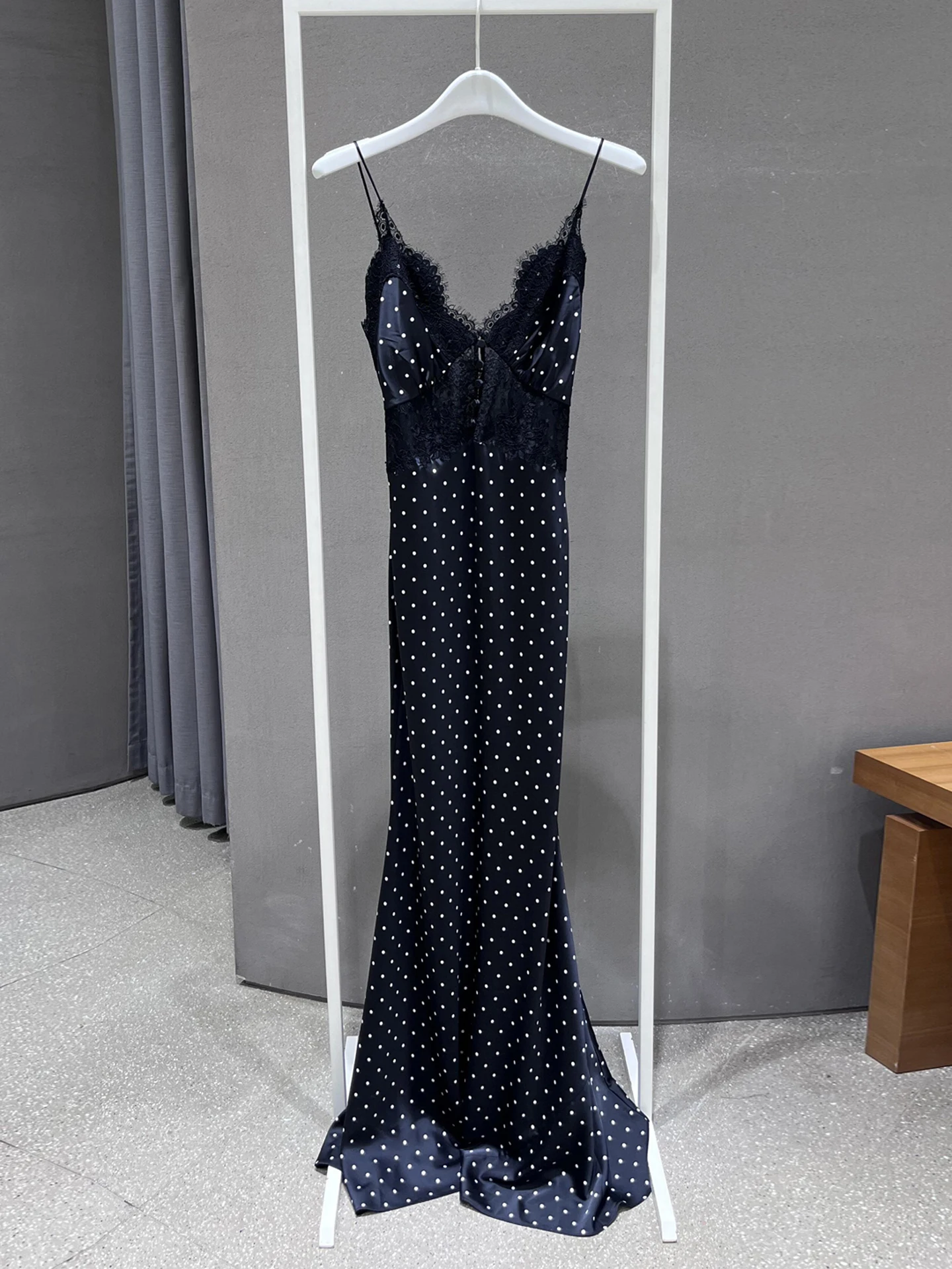 

Весенне-летнее кружевное платье без бретелек с высокой талией, А-силуэт, из мягкой ткани, элегантное женское модное платье