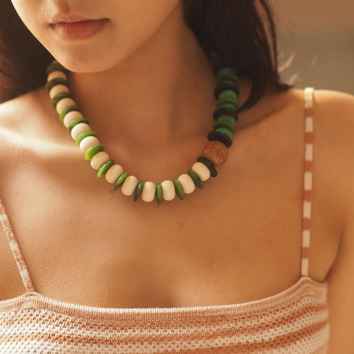 

European and American green retro colored glaze high-end sweater chain, dopamine colorful stone spring-summer beaded necklace