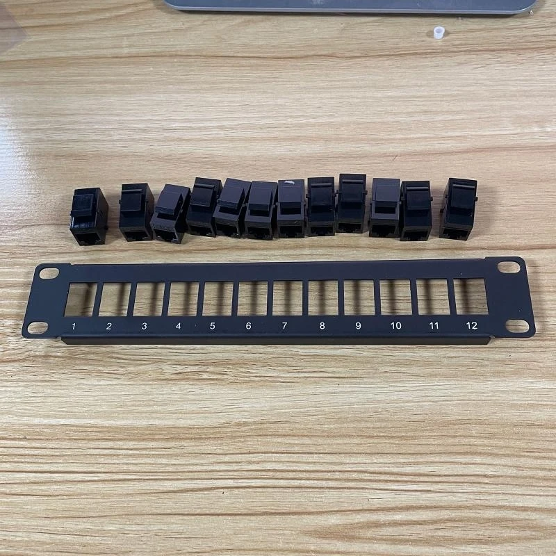 Il pannello patch CAT6 a 12 porte supporta la parte posteriore CAT6 non schermato per cablaggio codificato T568A/B per cavi di rete RJ45 Rack/Mou da parete