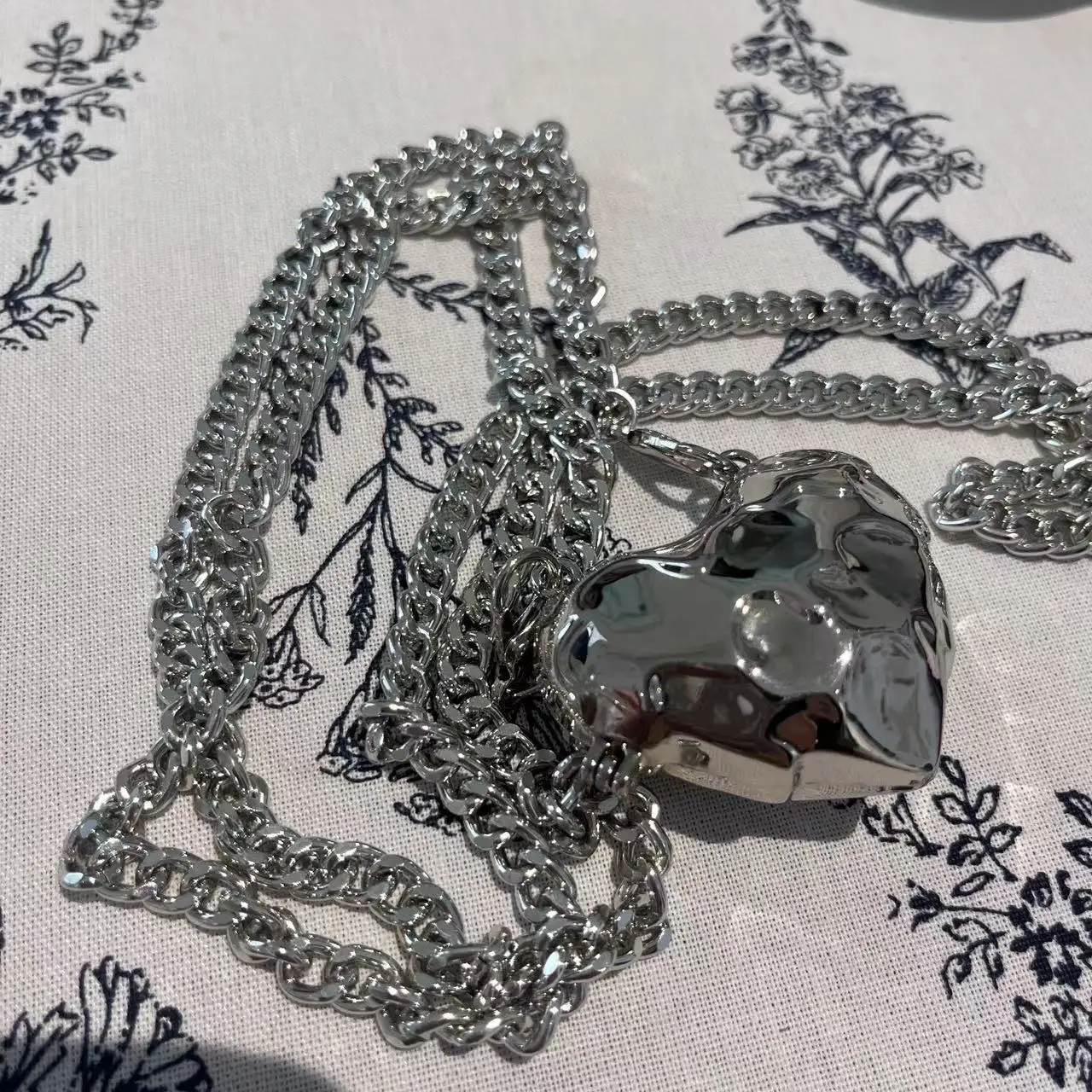 

Металлическая сумка через плечо с жемчужной цепочкой, сумка-портфель для девочек, женщин для особых случаев