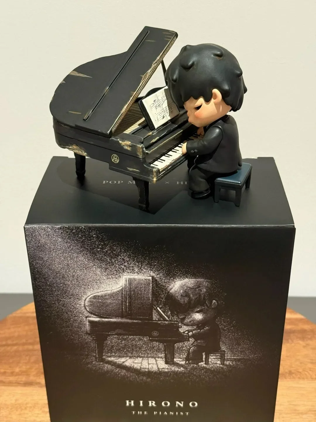 

POPMART Оригинальная фигурка Hirono Pianist: Модная коллекционная игрушка-сюрприз в закрытой упаковке, милая и интересная, в наличии, подарок на день рождения