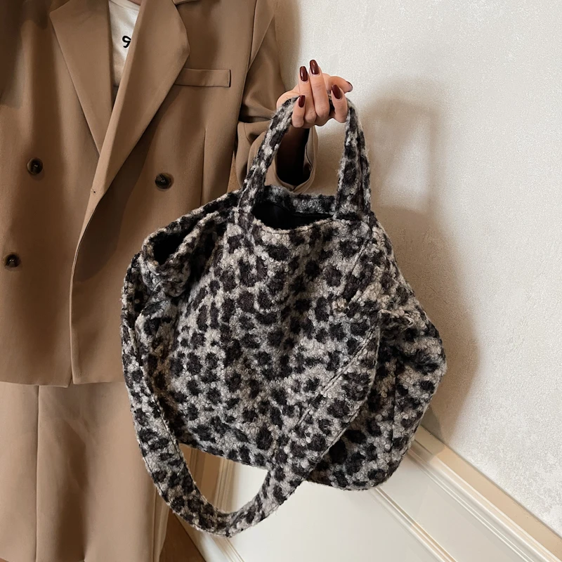 

Tiptoegirls Leopard Pattern Winter Plush Handbag Stylish Lightweight Women's Shoulder Bag Chinese Style Crossbody Women Bag Tote
