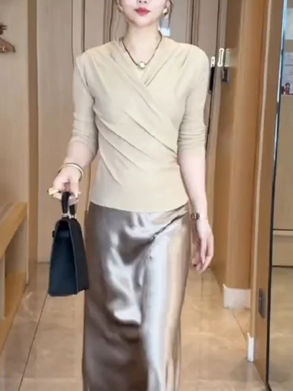 تي شيرت نسائي أنيق وعصري بقصة ضيقة وياقة على شكل V، تصميم جديد لفصل الربيع