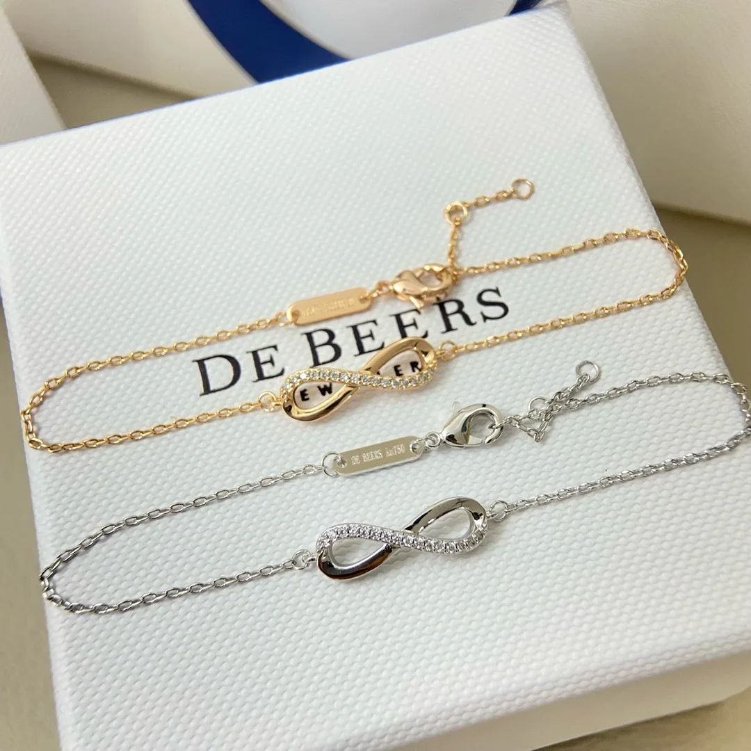 

The 2025 new model of Daijia semi-diamond 8-shaped bracelet is a delicate, elegant, fashionable and versatile necklace with a to